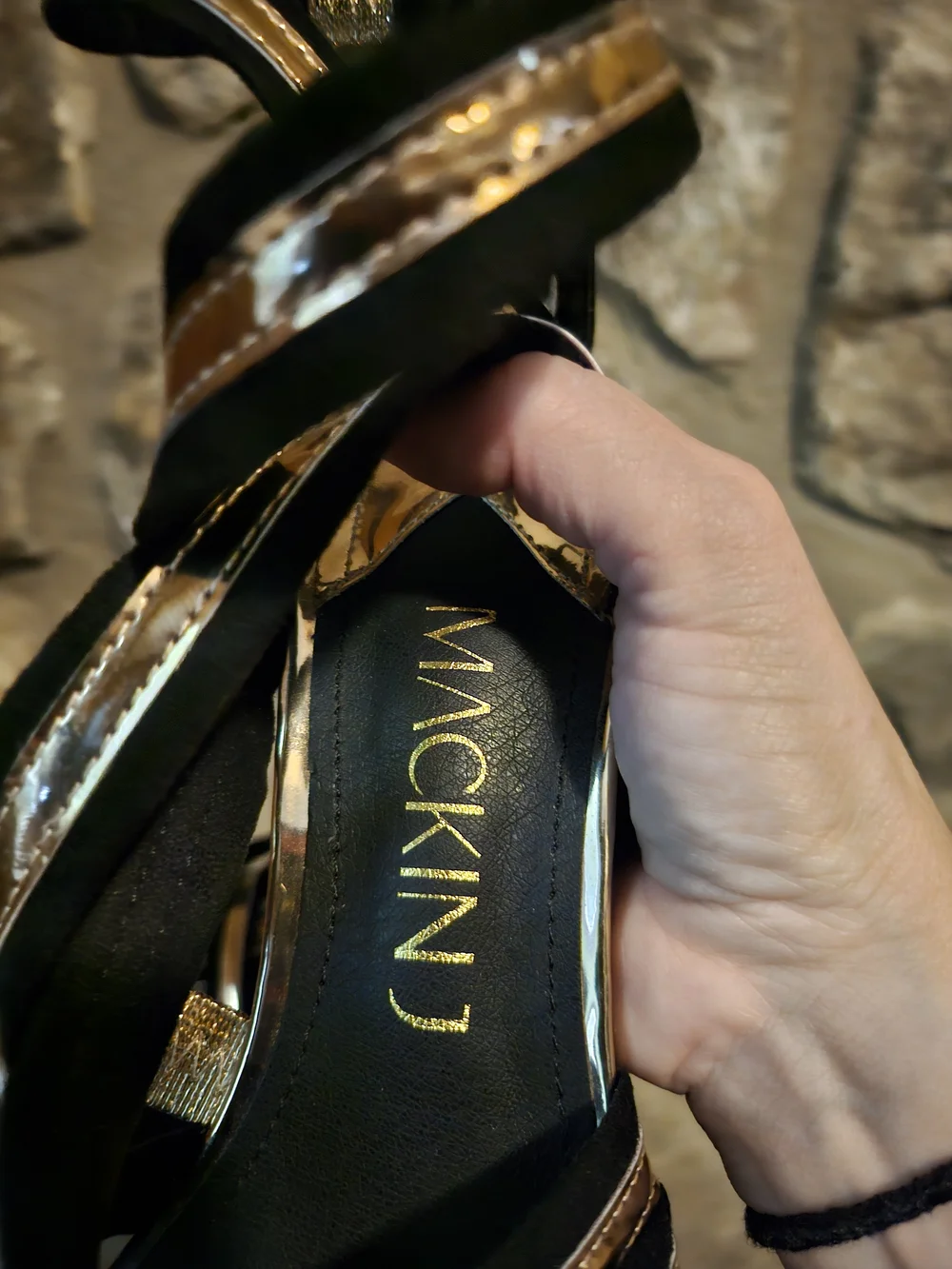 Mackinj chic black